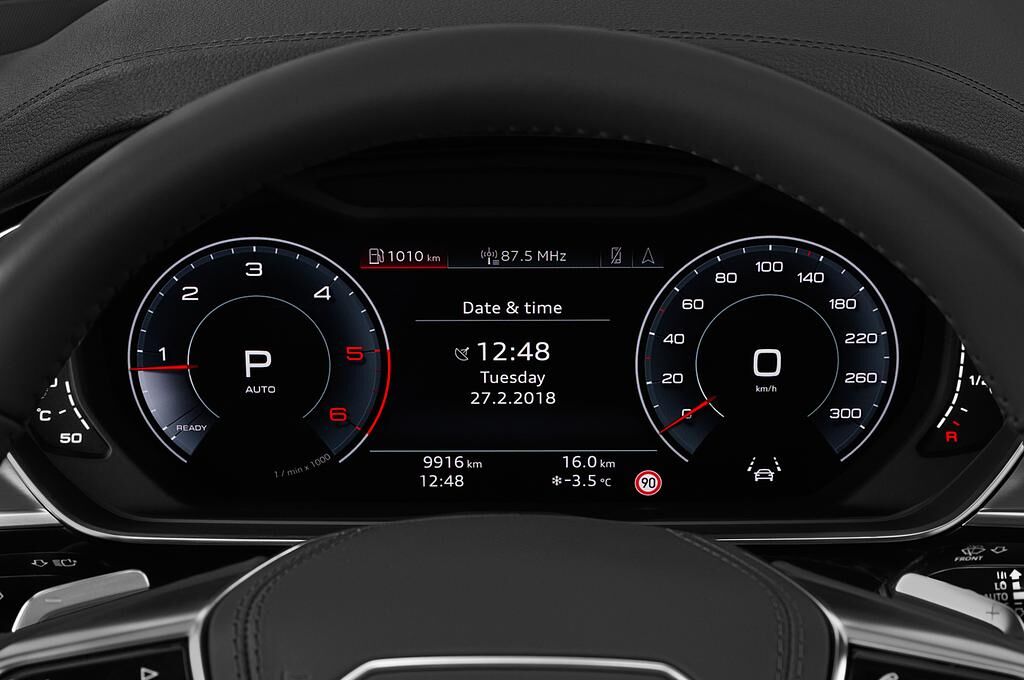 Audi A8 L (Baujahr 2019) - 4 Türen Tacho und Fahrerinstrumente