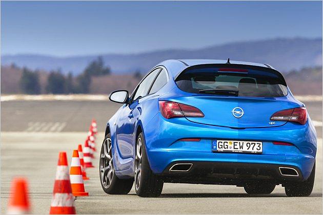 Fahrdynamisch weiß der neue Power-Astra zu überzeugen