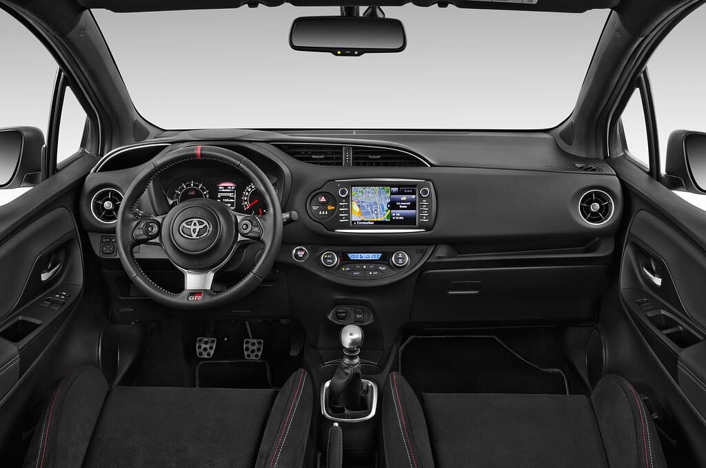Toyota Yaris (Baujahr 2018)  3 Türen Cockpit und Innenraum