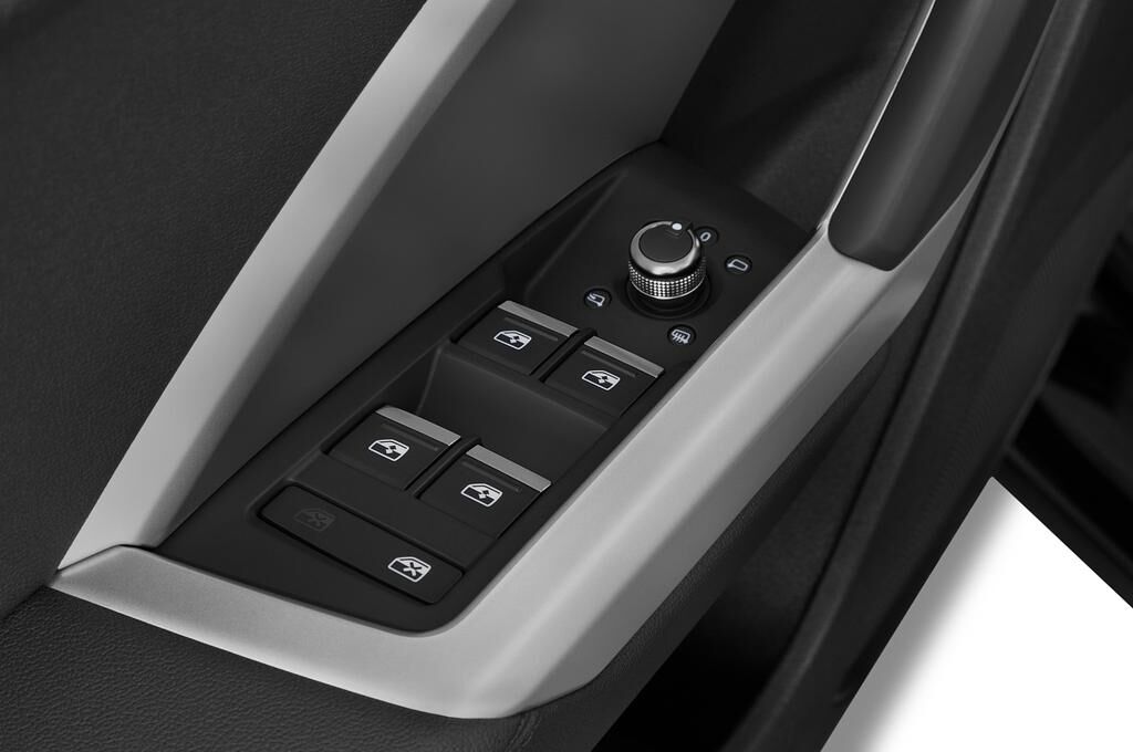 Audi Q3 (Baujahr 2019) Advanced 5 Türen Bedienungselemente Tür