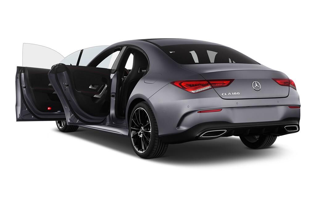Mercedes CLA (Baujahr 2020) - 4 Türen Tür geöffnet