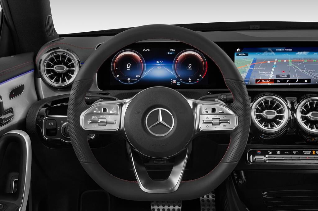 Mercedes CLA (Baujahr 2020) - 4 Türen Lenkrad