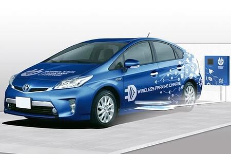 Toyota testet kabellose Ladetechnik für Elektrofahrzeuge