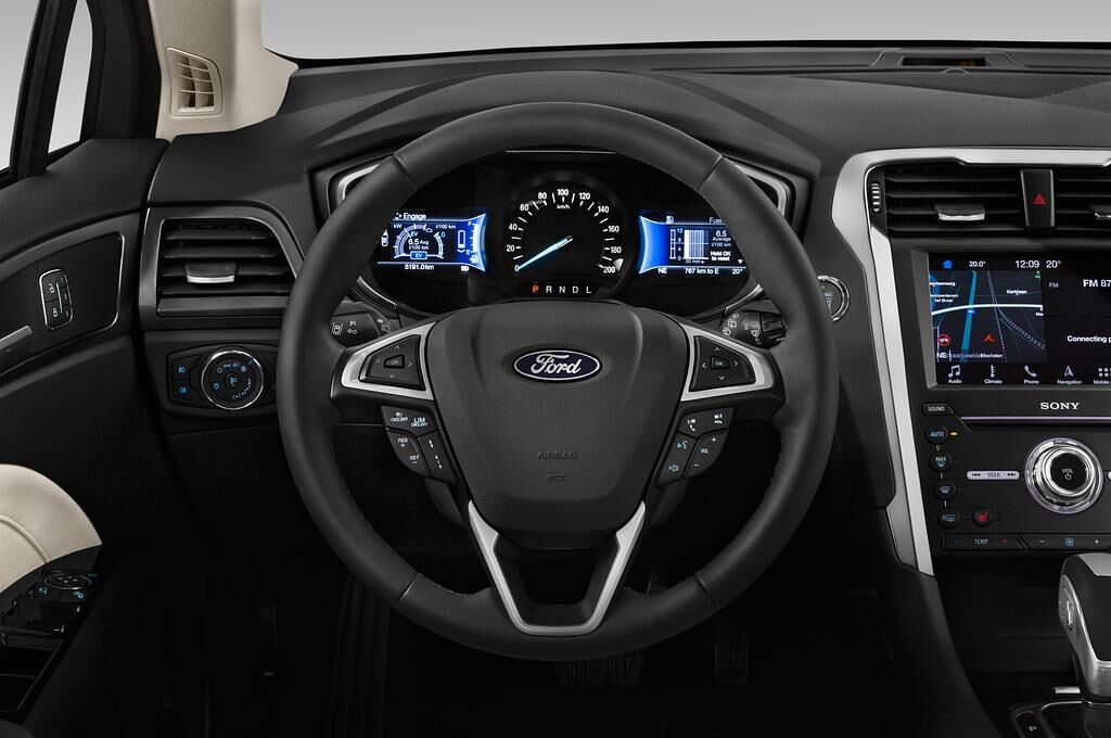 Ford Mondeo (Baujahr 2019) Hybrid 5 Türen Lenkrad