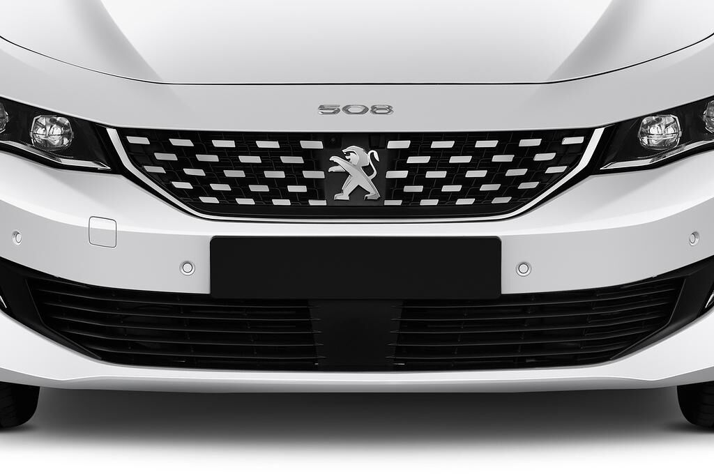 Peugeot 508 (Baujahr 2019) Allure 5 Türen Kühlergrill und Scheinwerfer