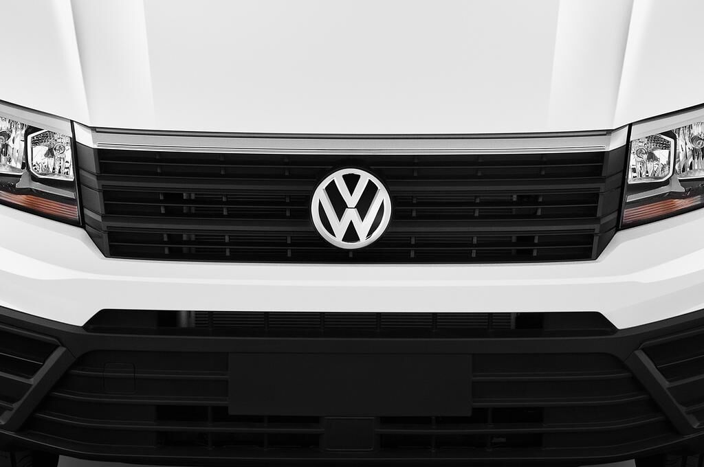 Volkswagen Crafter (Baujahr 2019) - 4 Türen Kühlergrill und Scheinwerfer