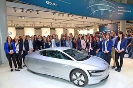 CeBIT Woman Experience Day: 30 Ingenieurinnen und Informatikerinnen erleben VW