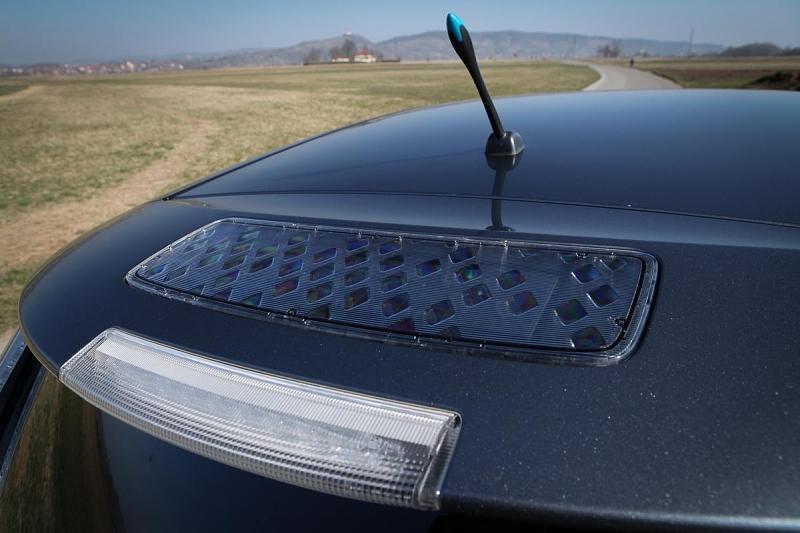 Ein kleines Solarmodul unterstützt beim Nissan Leaf das Bordnetz