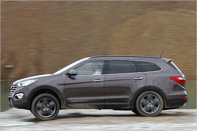 Das fast fünf Meter lange SUV wird von einem 2,2-Liter-Diesel befeuert
