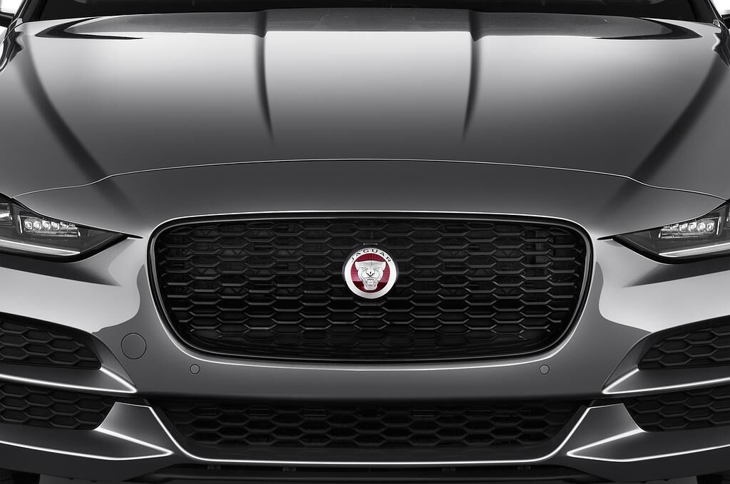 Jaguar XE (Baujahr 2020) S 4 Türen Kühlergrill und Scheinwerfer