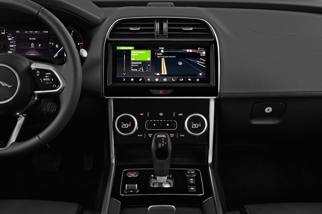 Jaguar XE (Baujahr 2020) S 4 Türen Mittelkonsole