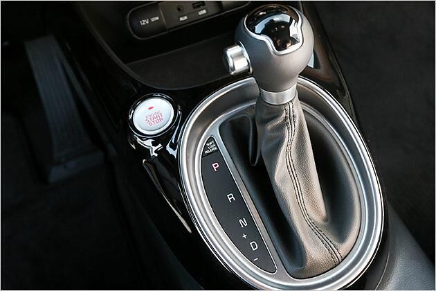 Optional gibt es eine Sechsgang-Automatik. Der Motor-Startknopf ist Serie bei der Version Spirit