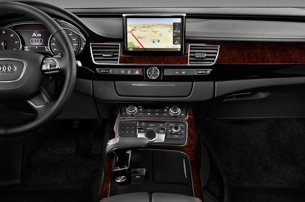 Audi A8 L (Baujahr 2011) L 4 Türen Mittelkonsole