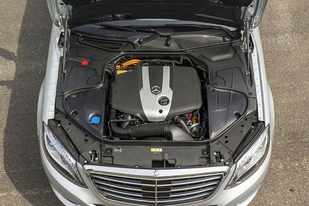 EU zeichnet Mercedes Motorraumkapselung aus