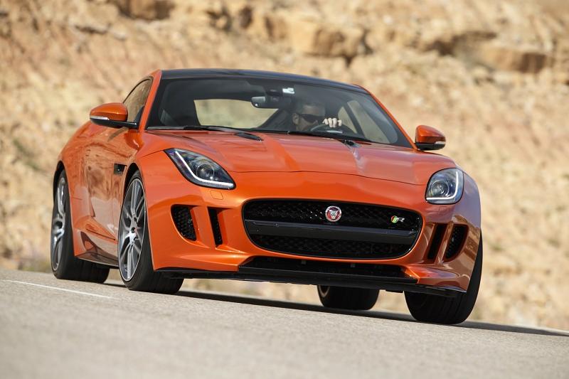Das Jaguar F-Type Coupé V8R lenkt agil ein