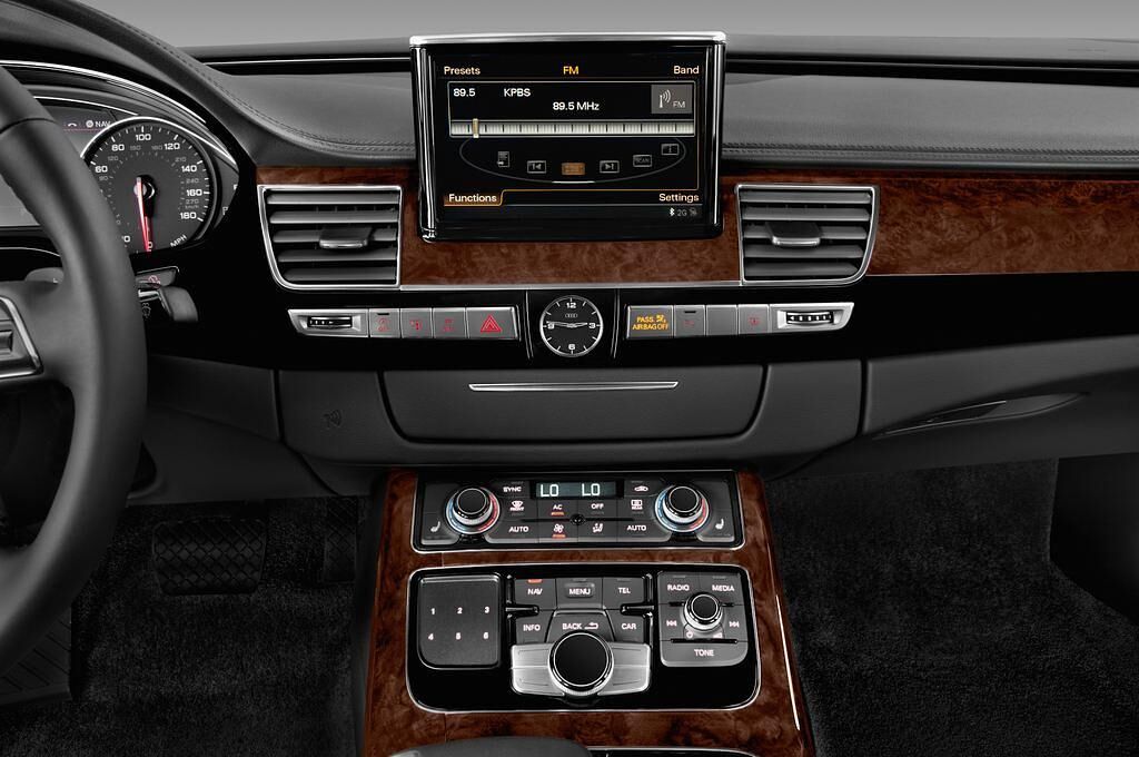 Audi A8 L (Baujahr 2014) 3.0 Tfsi LWB AWD AT 4 Türen Radio und Infotainmentsystem