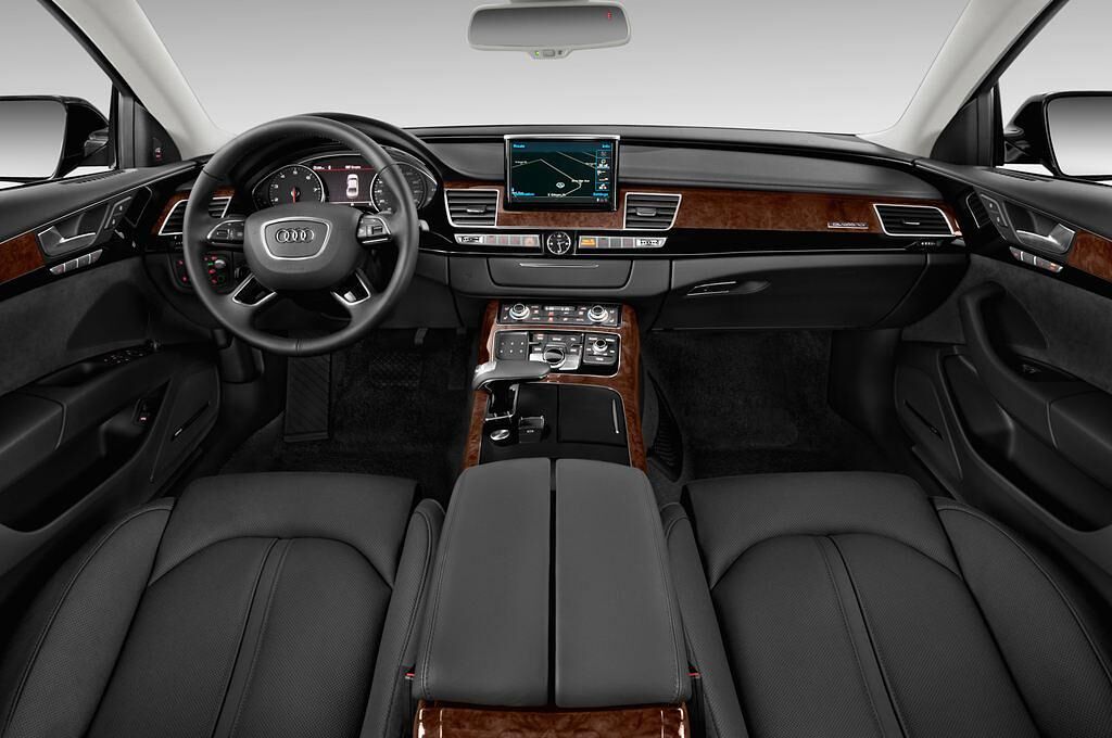 Audi A8 L (Baujahr 2014) 3.0 Tfsi LWB AWD AT 4 Türen Cockpit und Innenraum