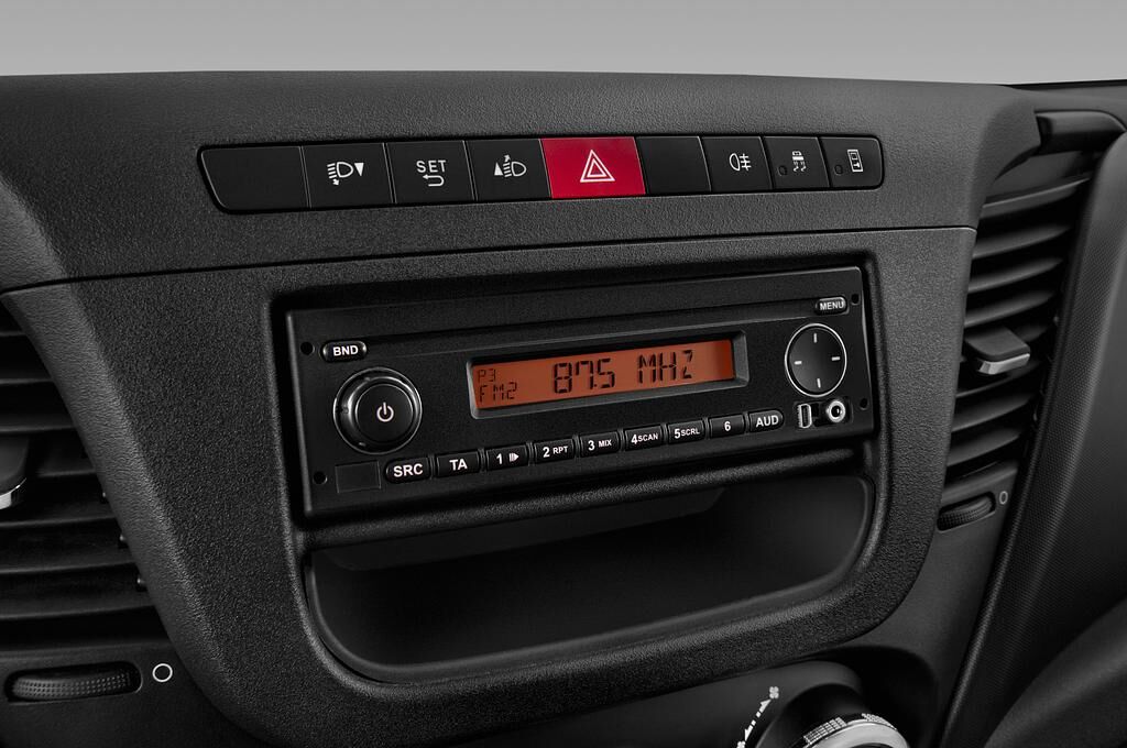 Iveco Daily (Baujahr 2018) - 4 Türen Radio und Infotainmentsystem