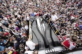 Audi präsentiert den neuen R18 im Stadtverkehr von Le Mans