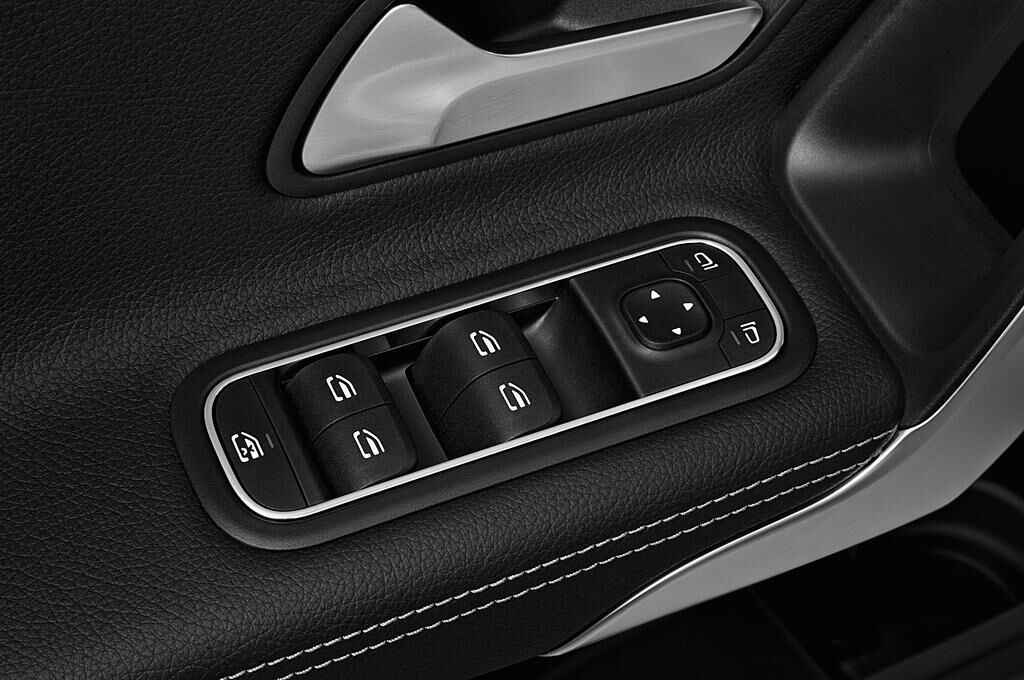Mercedes A Class (Baujahr 2019) Progressive Line 4 Türen Bedienungselemente Tür