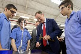 Bundesratspräsident Stephan Weil besucht VW in Brasilien
