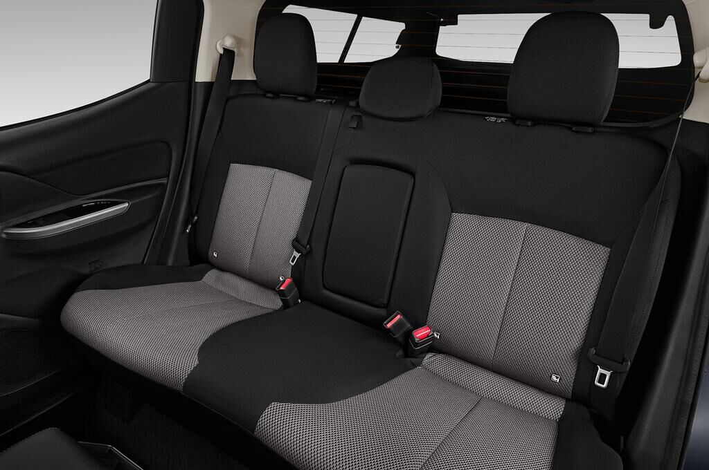 Mitsubishi L200 (Baujahr 2020) Basis 4 Türen Rücksitze