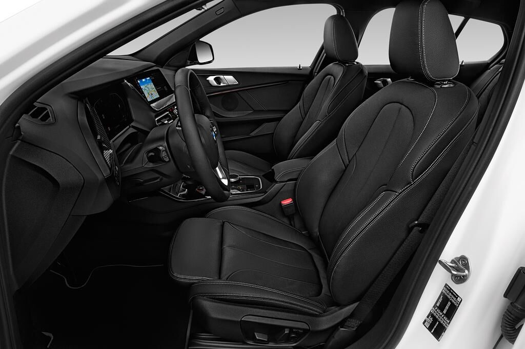 BMW 1 Series (Baujahr 2020) Sport Line 5 Türen Vordersitze