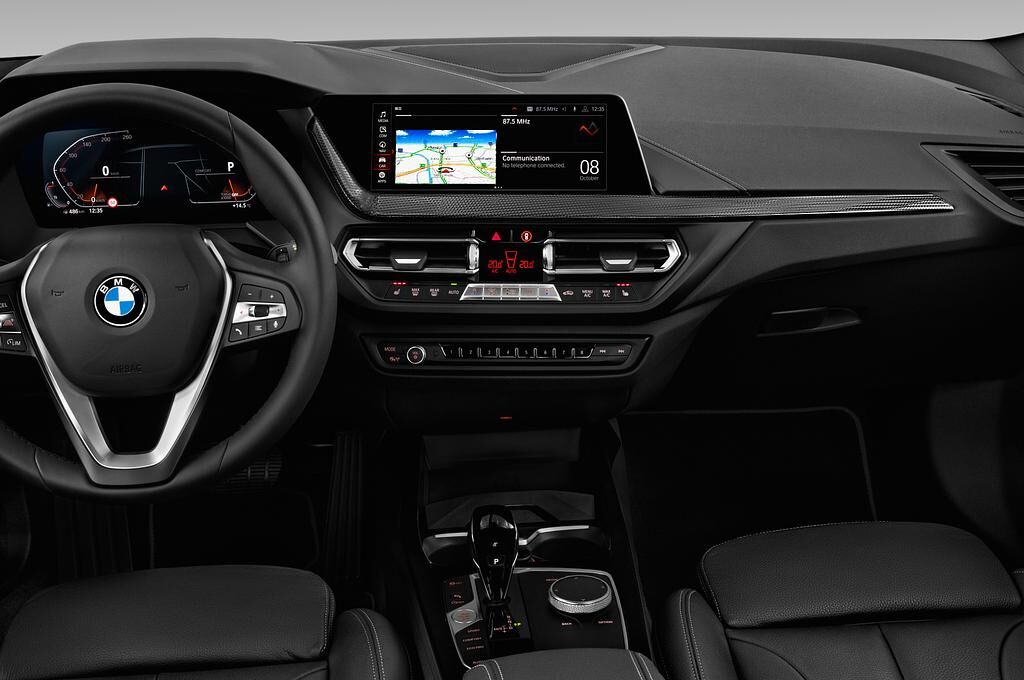BMW 1 Series (Baujahr 2020) Sport Line 5 Türen Mittelkonsole