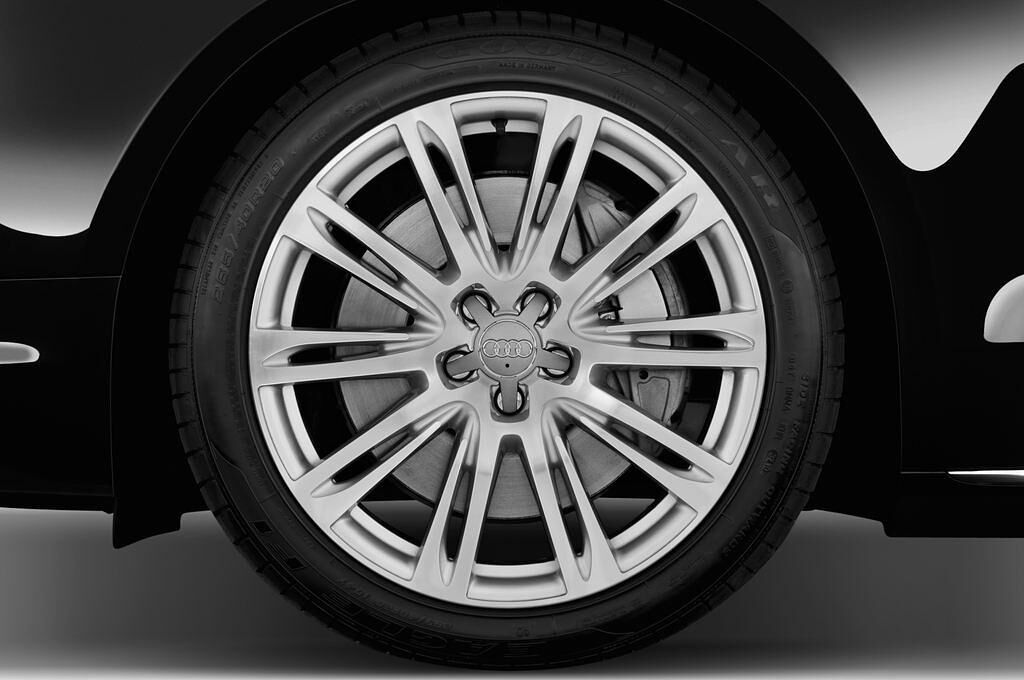 Audi A8 L (Baujahr 2014) 3.0 Tfsi LWB AWD AT 4 Türen Reifen und Felge