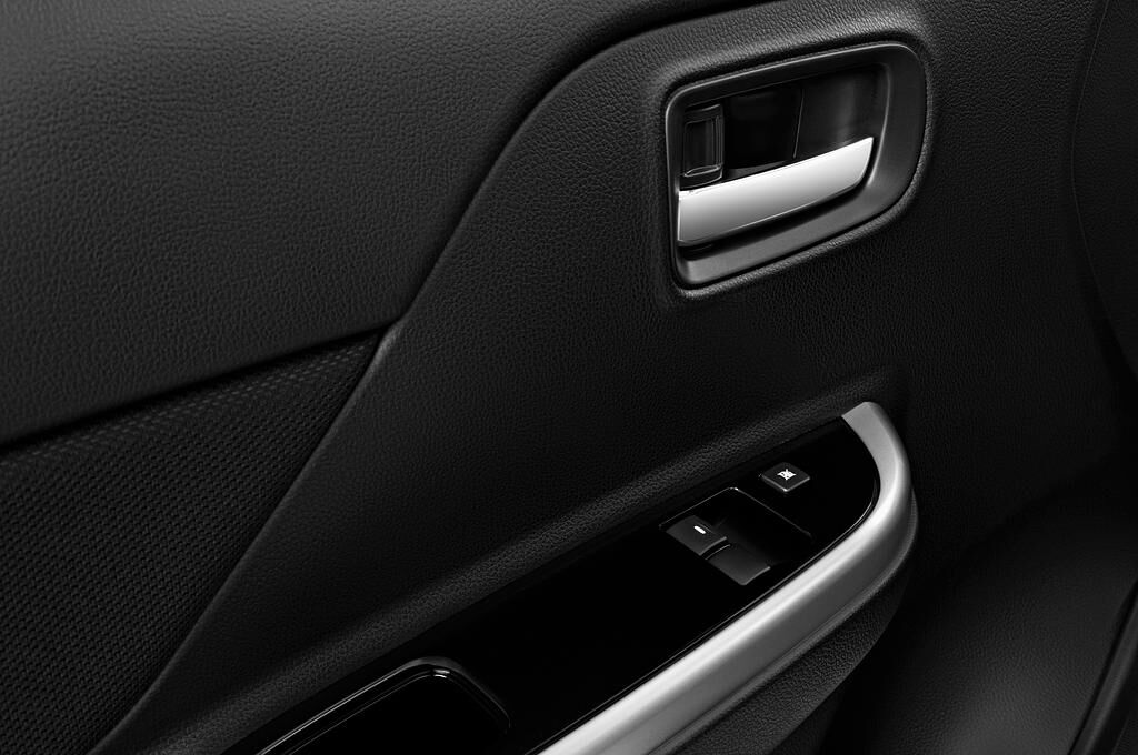 Mitsubishi L200 (Baujahr 2020) Plus 2 Türen Bedienungselemente Tür