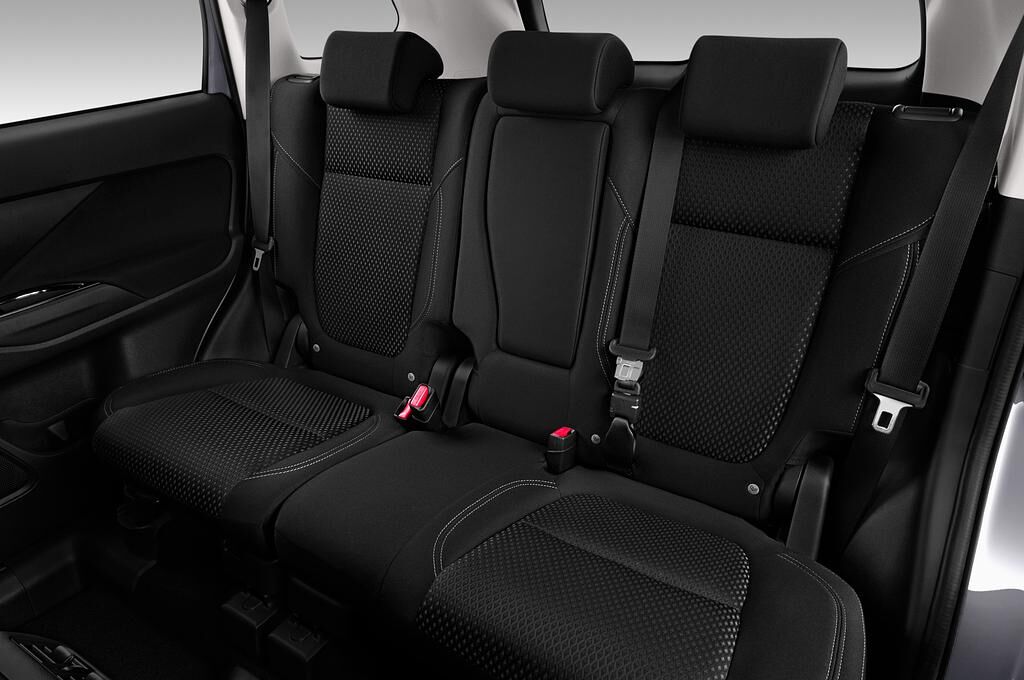 Mitsubishi Outlander PHEV (Baujahr 2020) Basis 5 Türen Rücksitze