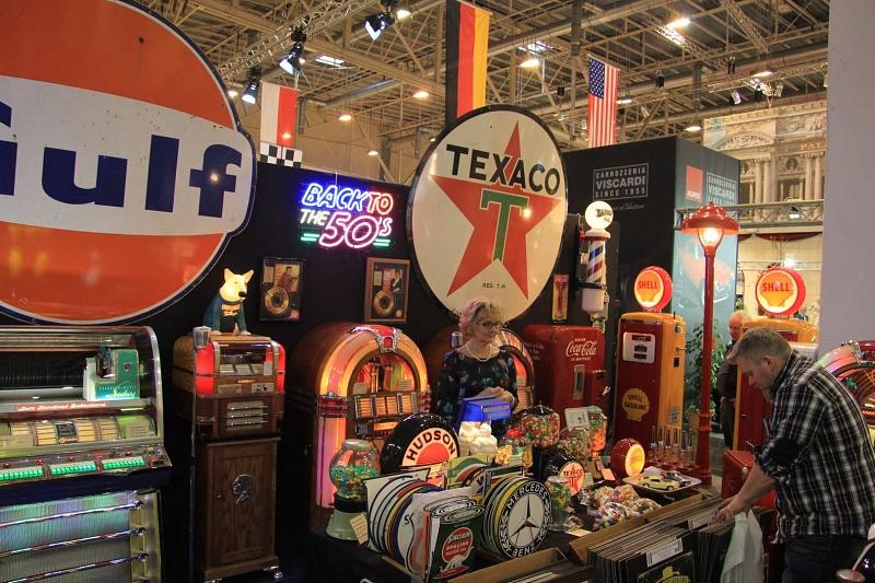 Techno Classica 2014 - Auf der Messe gibt es für nahezu jeden etwas.