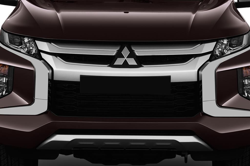 Mitsubishi L200 (Baujahr 2020) Basis 2 Türen Kühlergrill und Scheinwerfer