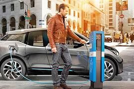 Automobil Produktion: Drastisch kürzere Ladezeit für BMW Elektroautos?