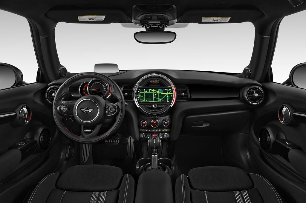 MINI MINI (Baujahr 2019) JCW 3 Türen Cockpit und Innenraum