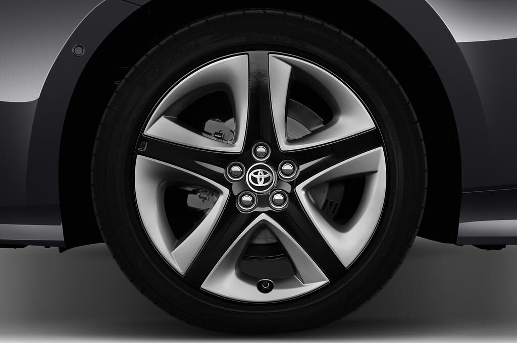 Toyota Prius (Baujahr 2019) Executive 4 Türen Reifen und Felge