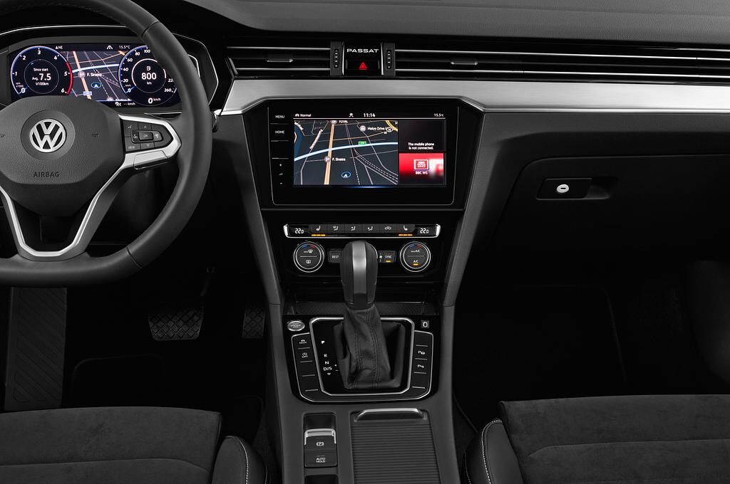 Volkswagen Passat Variant (Baujahr 2020) Business 5 Türen Mittelkonsole