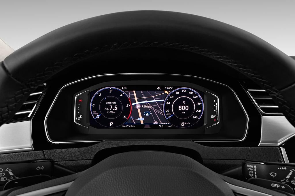 Volkswagen Passat Variant (Baujahr 2020) Business 5 Türen Tacho und Fahrerinstrumente