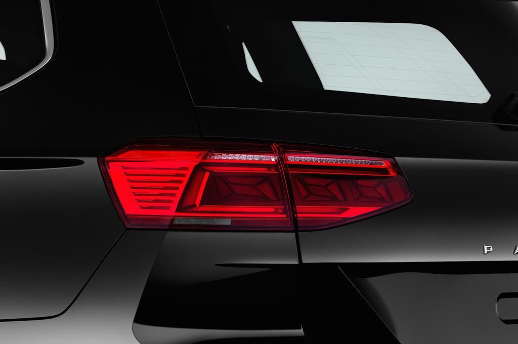 Volkswagen Passat Variant (Baujahr 2020) Business 5 Türen Rücklicht