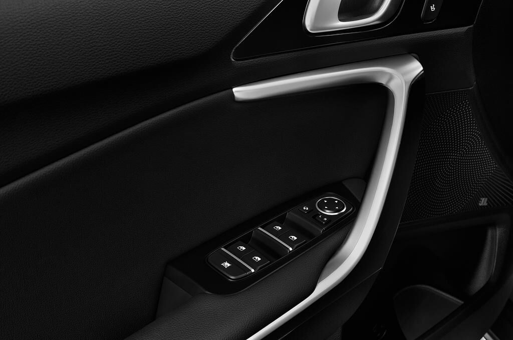 KIA XCeed (Baujahr 2020) Sprit 5 Türen Bedienungselemente Tür