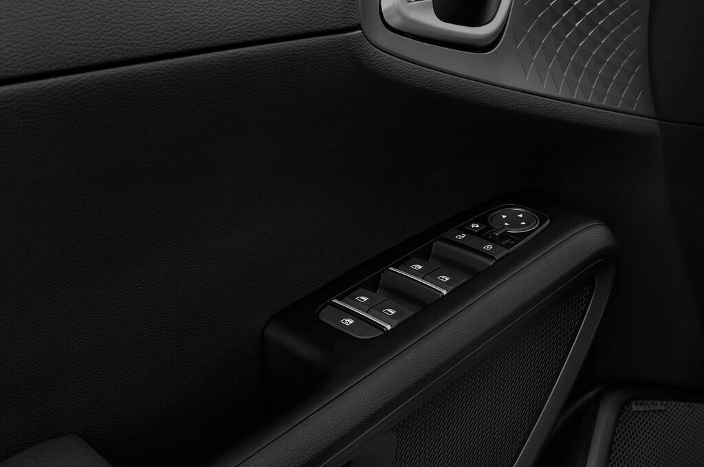 KIA e-Soul (Baujahr 2020) Sprit 5 Türen Bedienungselemente Tür