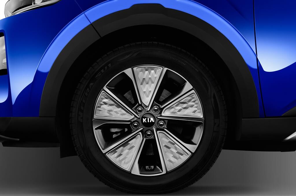 KIA e-Soul (Baujahr 2020) Sprit 5 Türen Reifen und Felge