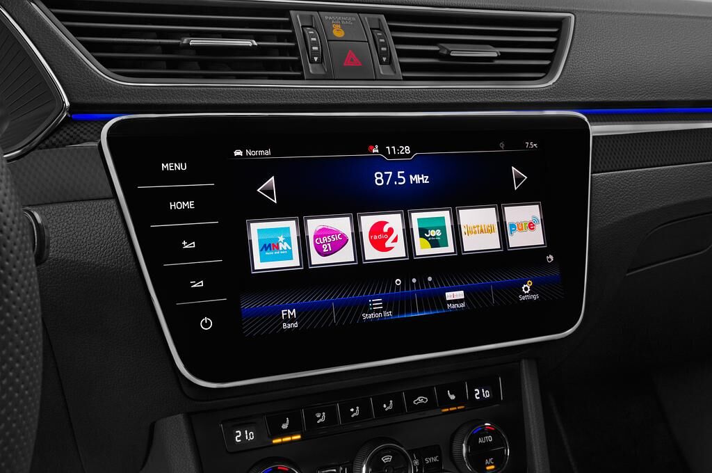 Skoda Superb Combi (Baujahr 2019) Sportline 5 Türen Radio und Infotainmentsystem