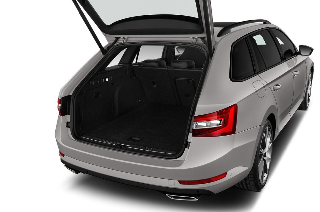 Skoda Superb Combi (Baujahr 2019) Sportline 5 Türen Kofferraum