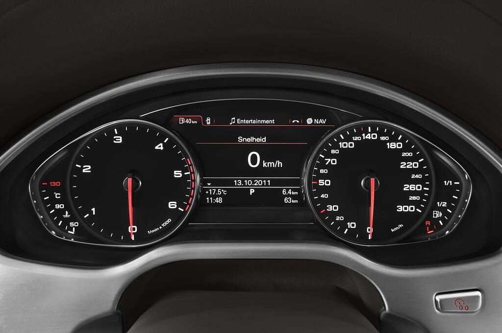 Audi A8 L W12 (Baujahr 2013) - 4 Türen Tacho und Fahrerinstrumente