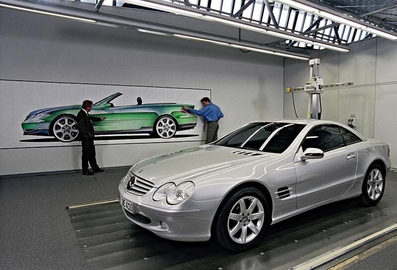 Auch geschlossen macht der Mercedes-Benz SL R230 eine gute Figur