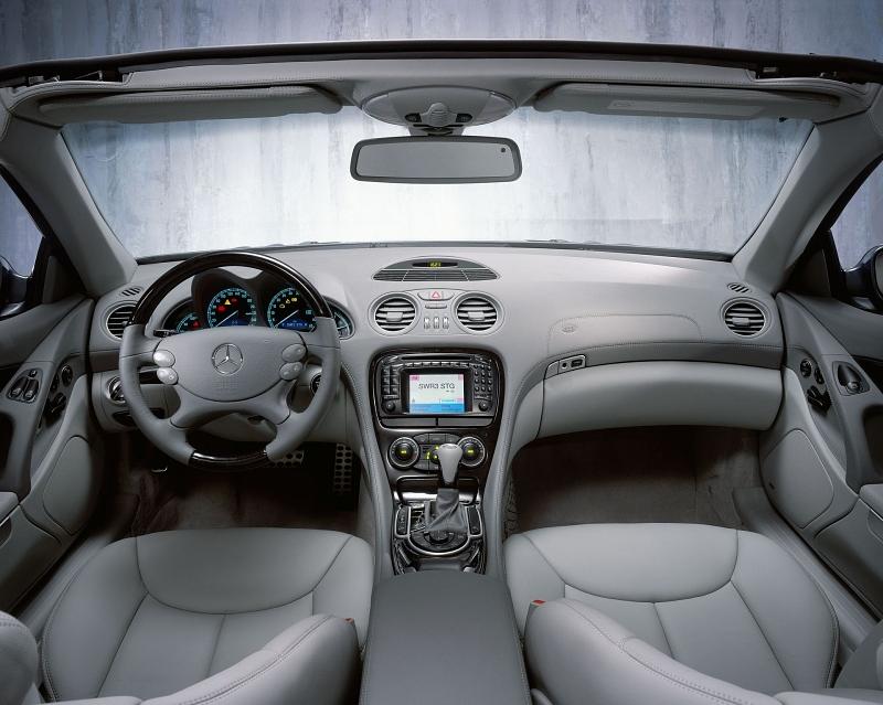 Das Cockpit des Mercedes-Benz SL R230 mit Comand-System