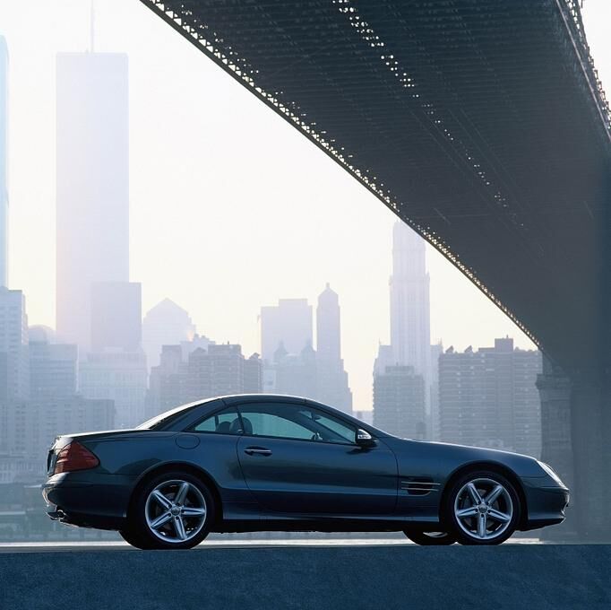 Der Mercedes-Benz SL R230 ist schon serienmäßig opulent ausgestattet
