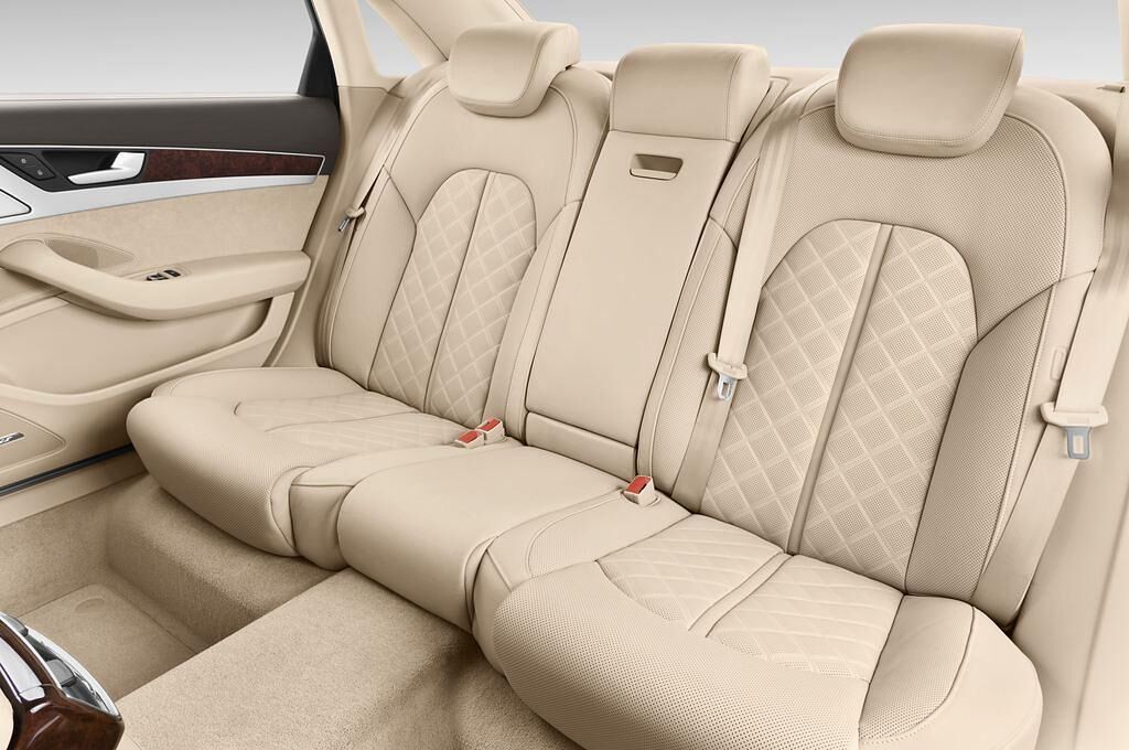 Audi A8 L W12 (Baujahr 2013) - 4 Türen Rücksitze