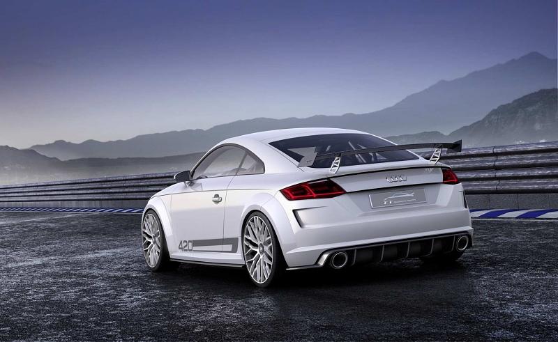 Auch von hinten ist das Audi TT quattro sport concept eindrucksvoll